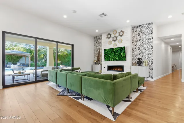 $18,995 | 4601 North Royal View Drive, Phoenix, AZ 85018