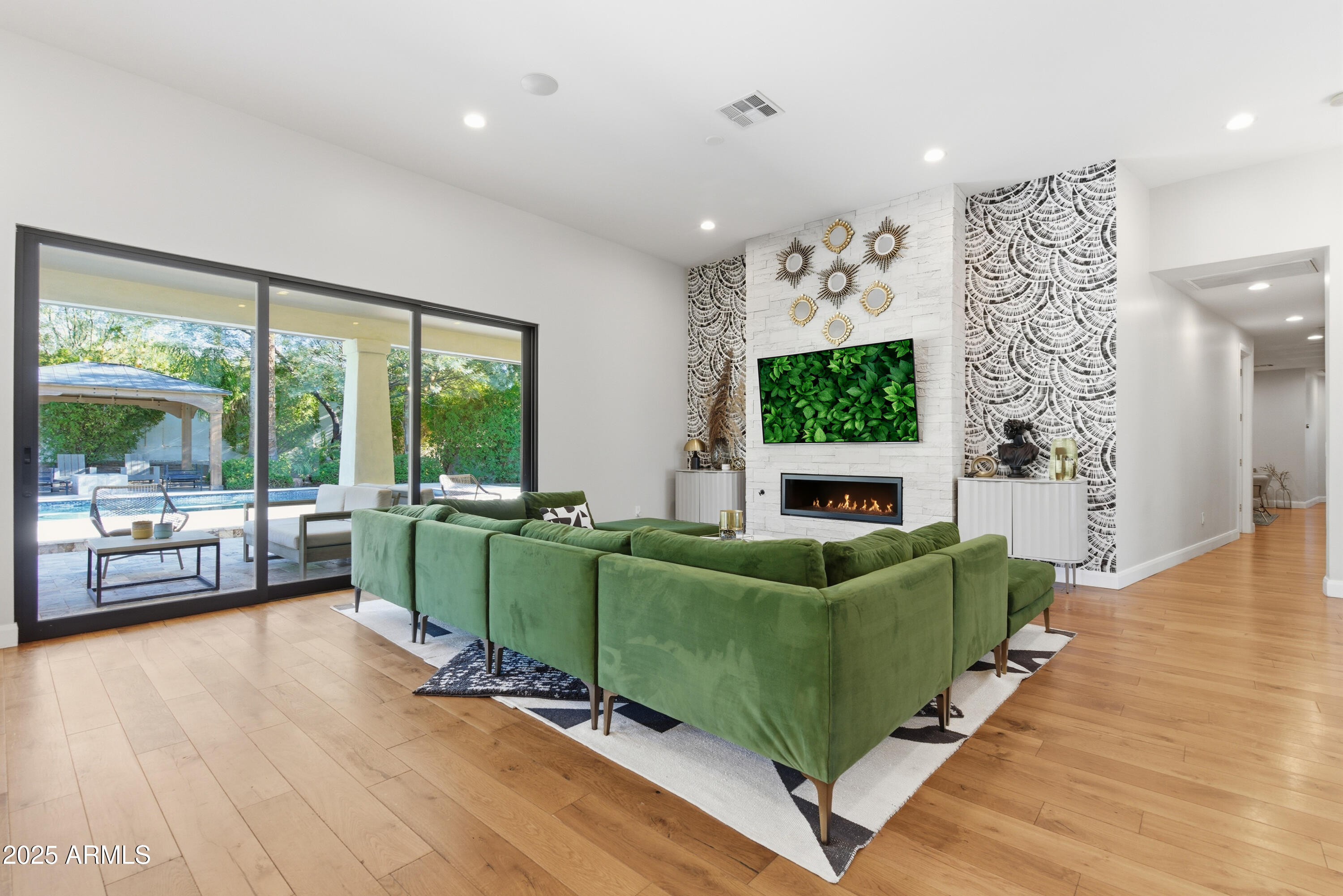 4601 North Royal View Drive Phoenix, AZ 85018 - Photo 8 of 60 06-DSC00999_with_fire