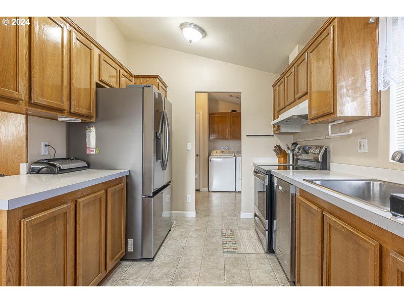 4293 Lemon Street Northeast Salem, OR 97305 - Photo 13 of 25