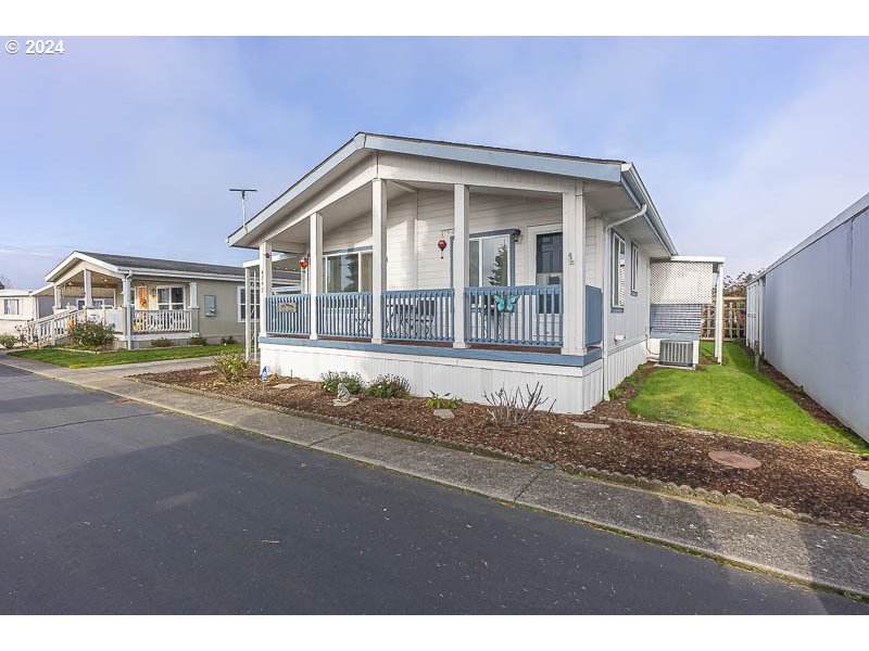 4293 Lemon Street Northeast Salem, OR 97305 - Photo 2 of 25