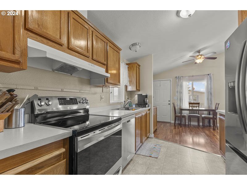 4293 Lemon Street Northeast Salem, OR 97305 - Photo 9 of 25