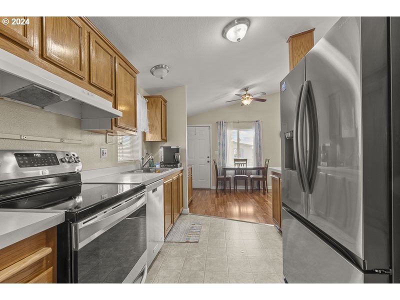 4293 Lemon Street Northeast Salem, OR 97305 - Photo 10 of 25