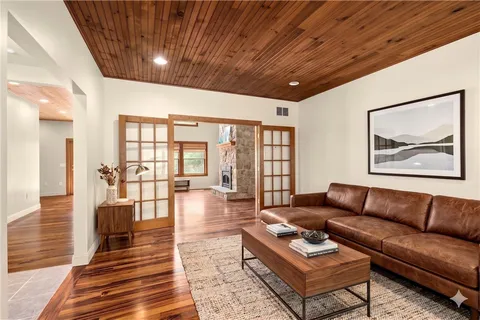 $1,250,000 | 900 South Road, East Greenwich, RI 02818