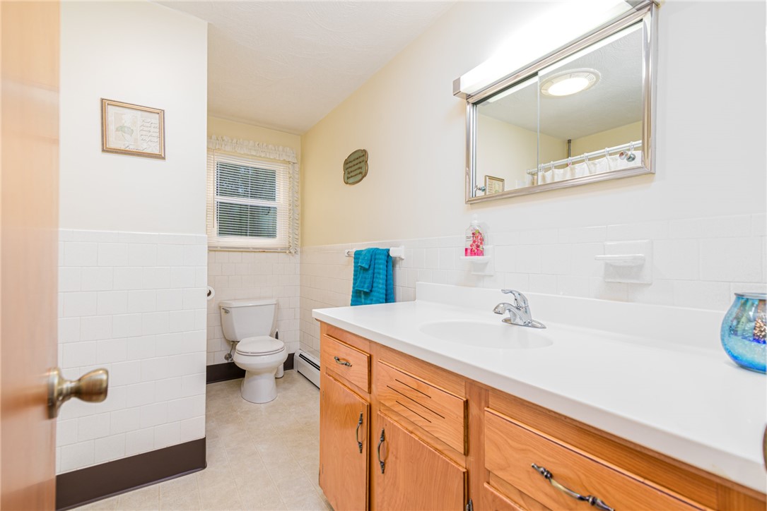 12 Boulder Road Hopkinton, RI 02833 - Photo 17 of 33