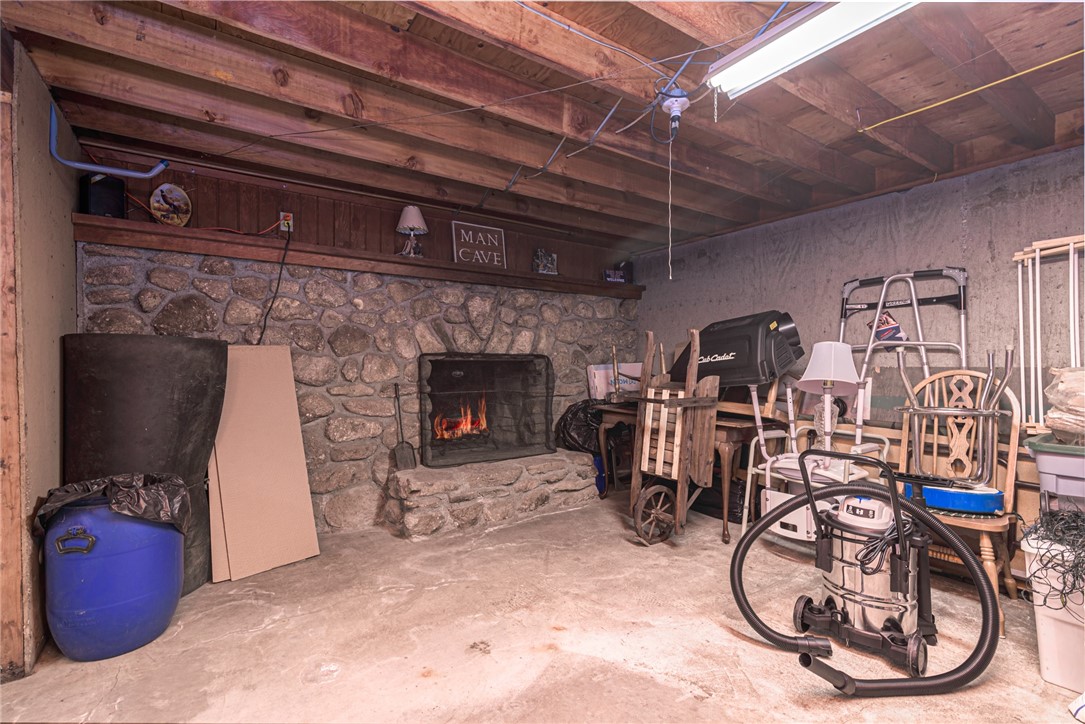 12 Boulder Road Hopkinton, RI 02833 - Photo 23 of 33