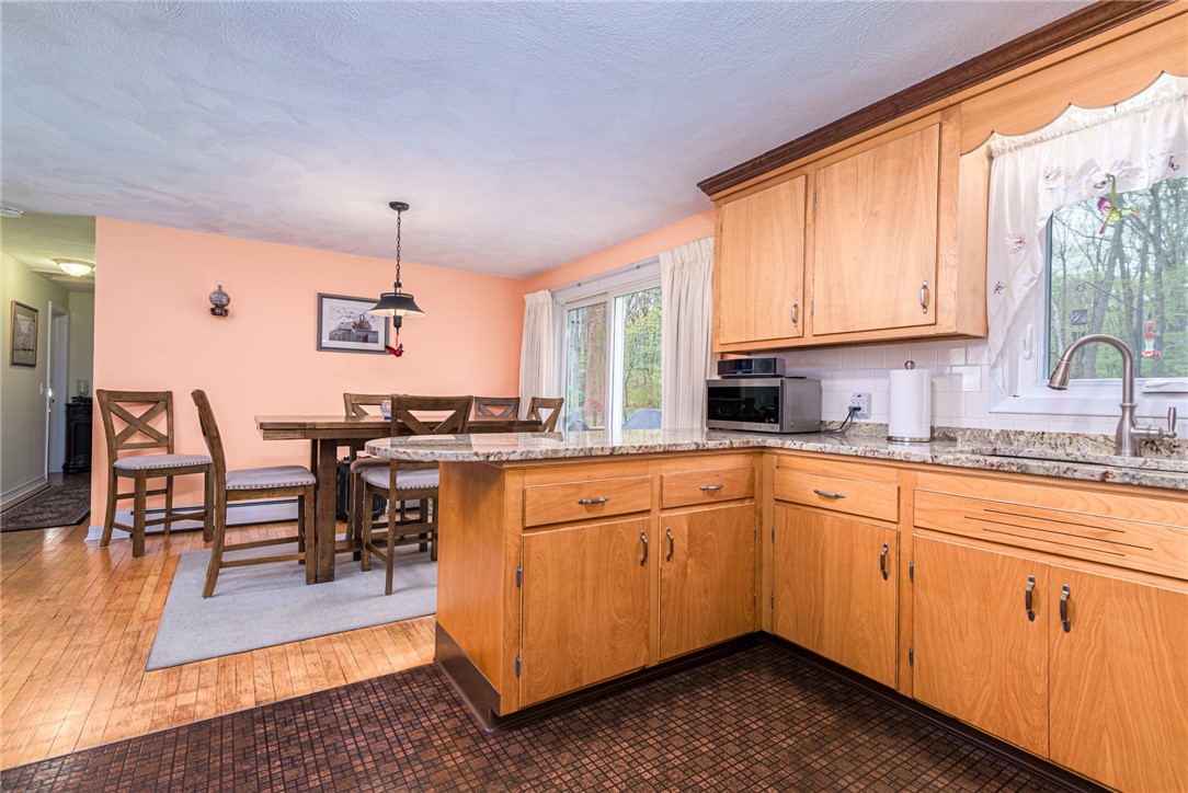 12 Boulder Road Hopkinton, RI 02833 - Photo 3 of 33