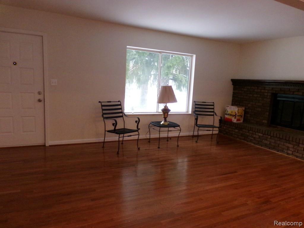 4751 Rattek Road Clarkston, MI 48346 - Photo 10 of 19 Living room with natural fireplace