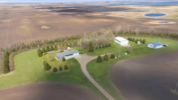 $689,900 | 5083 104th Avenue Southeast, Litchville, ND 58461