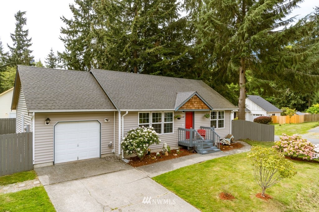 3618 Britzman Loop Clinton, WA 98236 - Photo 3 of 27 Gallery Image 3