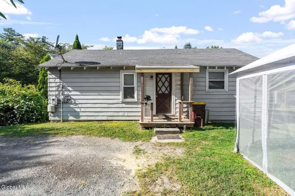 $144,000 | 4205 Albany Street, Colonie, NY 12205