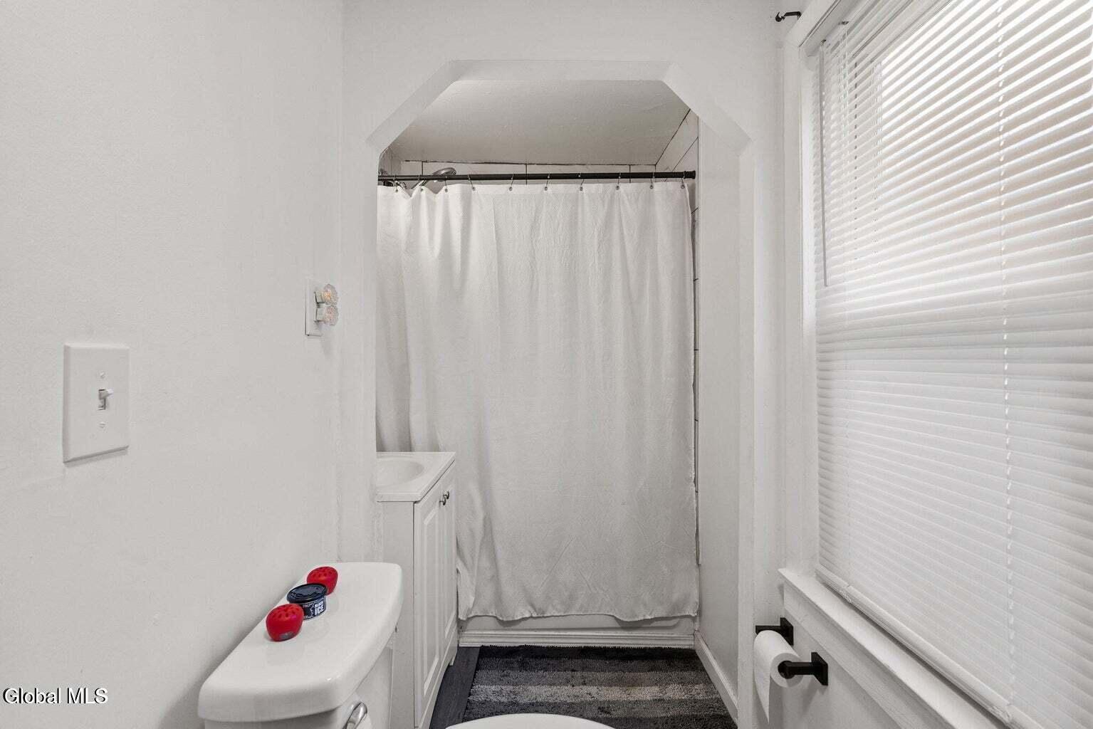 4205 Albany Street Colonie, NY 12205 - Photo 13 of 27 4205-13