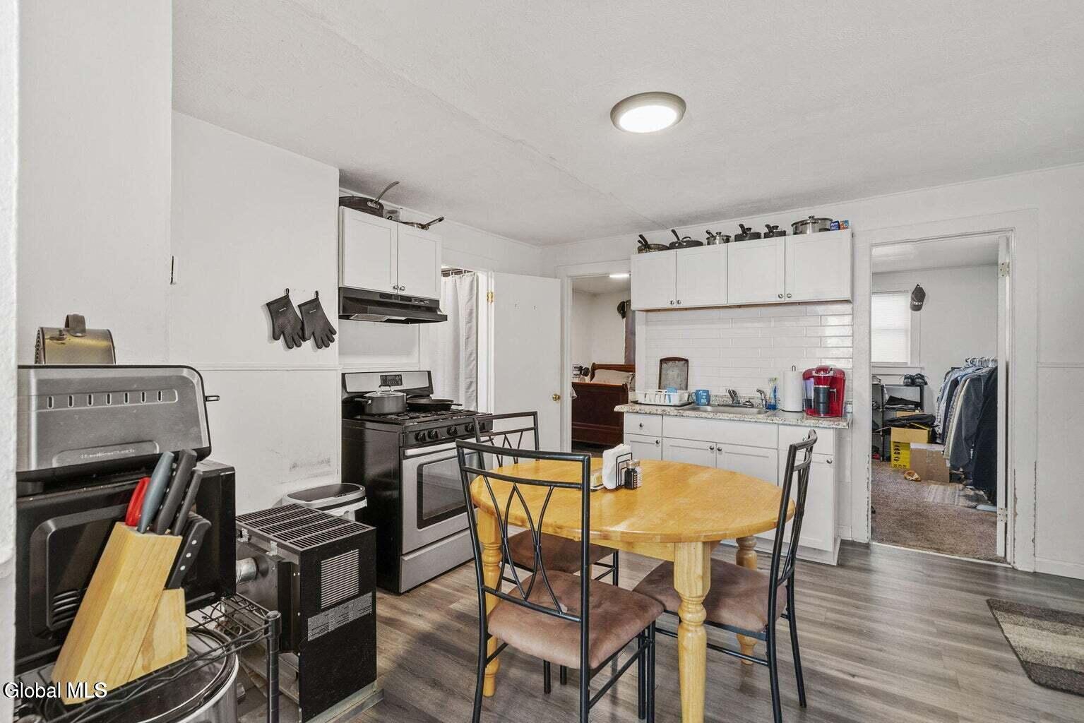 4205 Albany Street Colonie, NY 12205 - Photo 8 of 27 4205-8