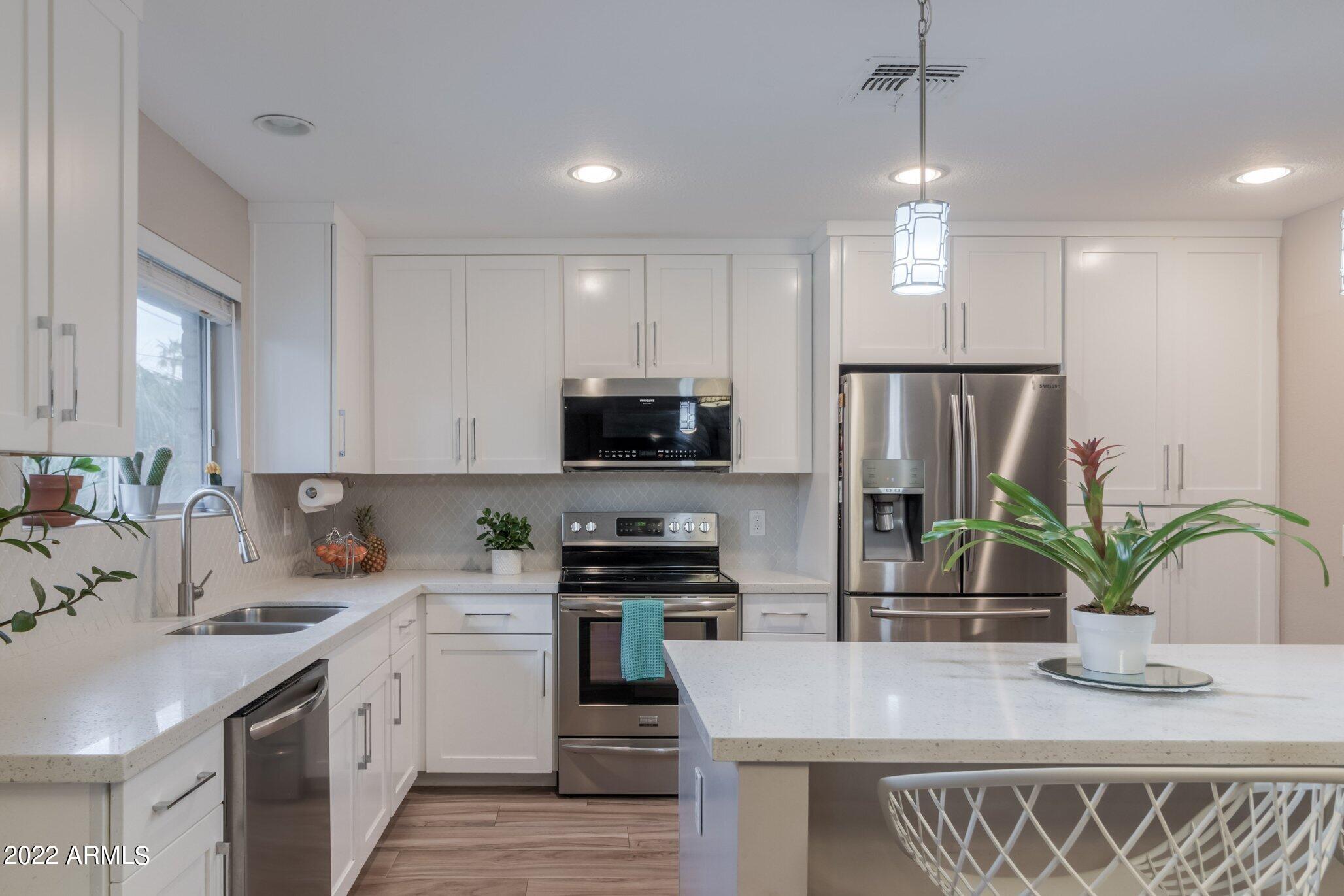 1702 West Griswold Road Phoenix, AZ 85021 - Photo 3 of 33 1702 West Griswold Road (13).jpg-SMALL