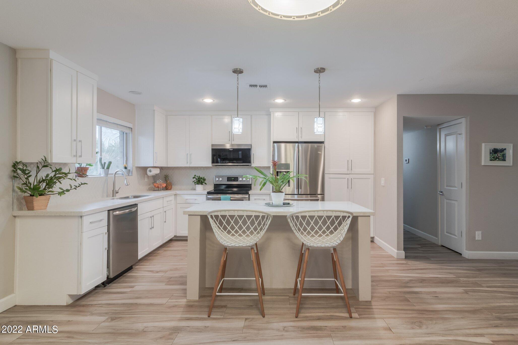 1702 West Griswold Road Phoenix, AZ 85021 - Photo 5 of 33 1702 West Griswold Road (10).jpg-SMALL