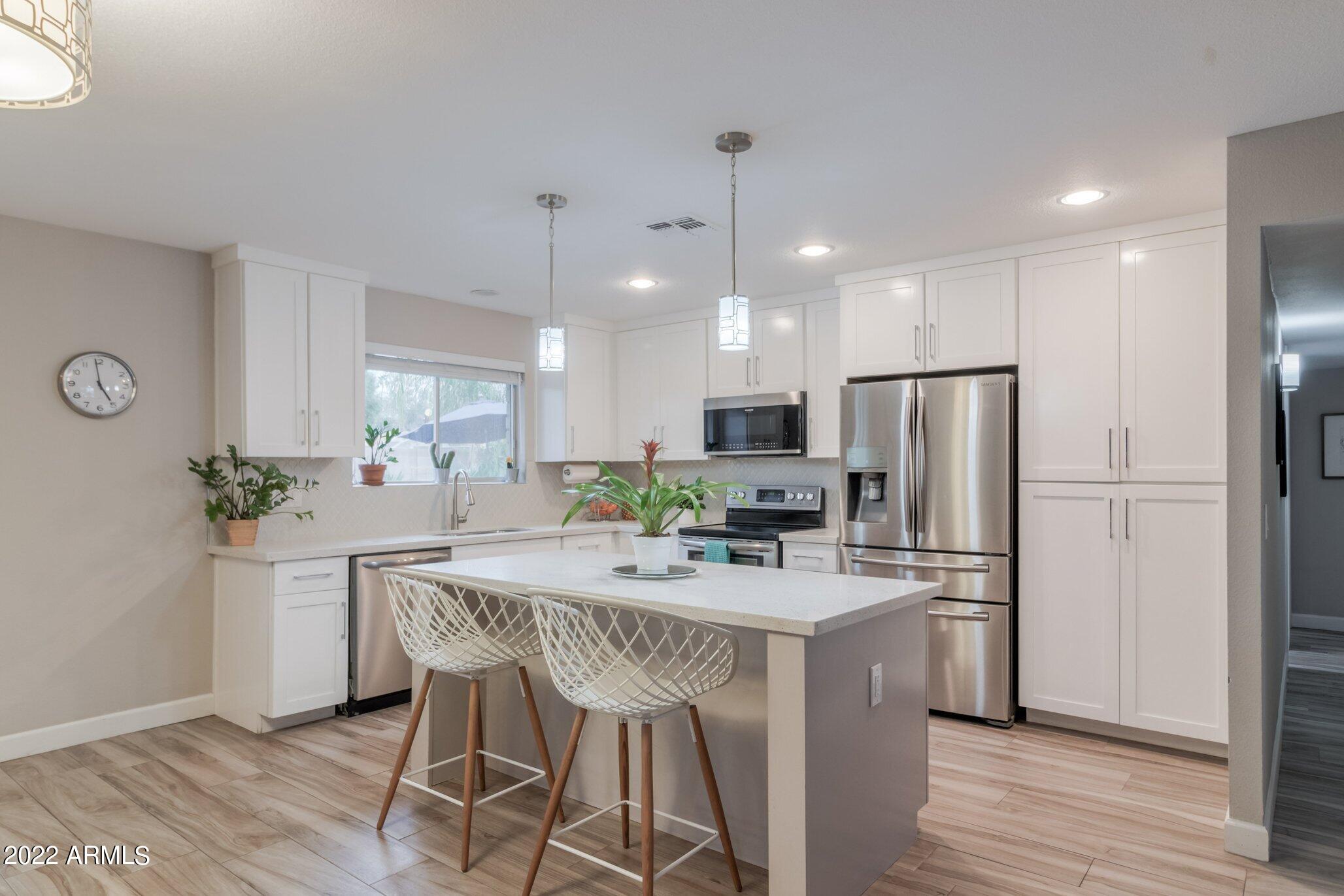 1702 West Griswold Road Phoenix, AZ 85021 - Photo 6 of 33 1702 West Griswold Road (11).jpg-SMALL