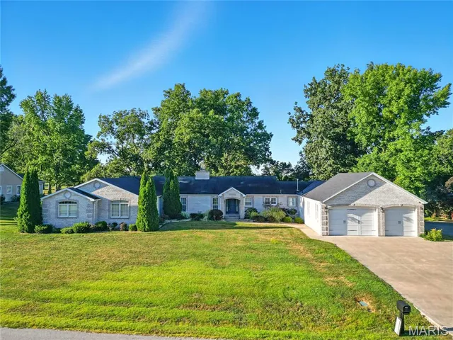 $500,000 | 8 Country Club Drive, Mexico, MO 65265