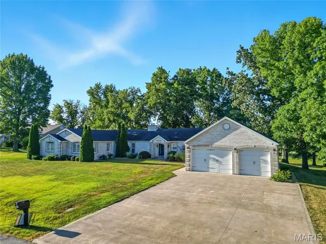 $500,000 | 8 Country Club Drive, Mexico, MO 65265