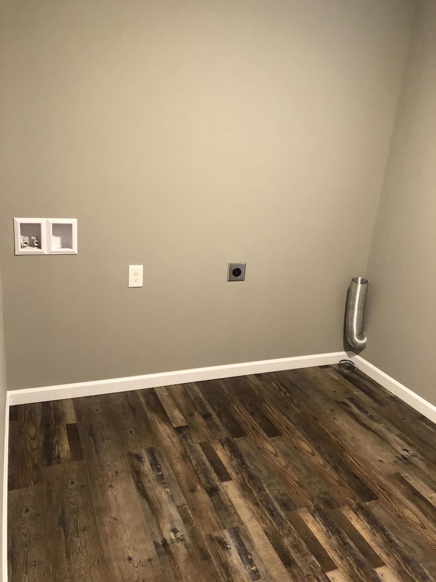 424 Robertsville Road Oak Ridge, TN 37830 - Photo 27 of 29 Large Laundry