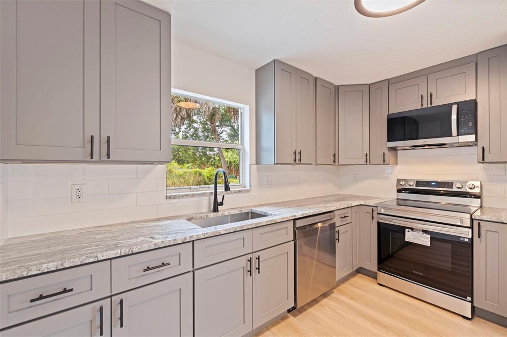 3730 18th Terrace South St. Petersburg, FL 33711 - Photo 10 of 30