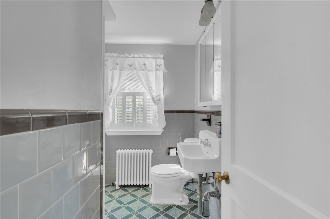 216 Riverside Avenue Warwick, RI 02889 - Photo 16 of 30