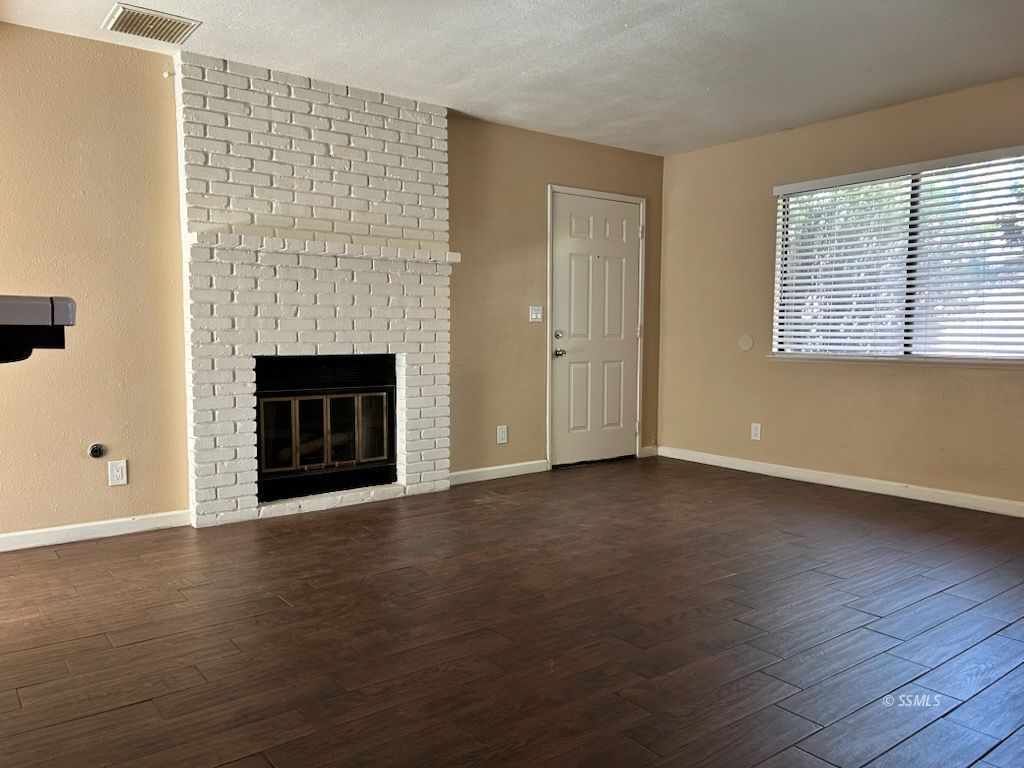 932 West Graaf Avenue Ridgecrest, CA 93555 - Photo 2 of 13