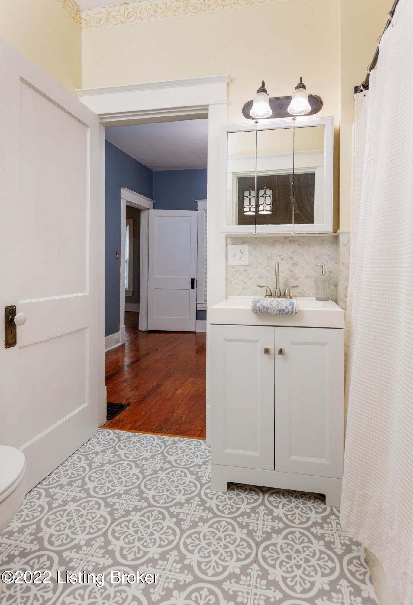 802 Reading Road Louisville, KY 40217 - Photo 18 of 24 020