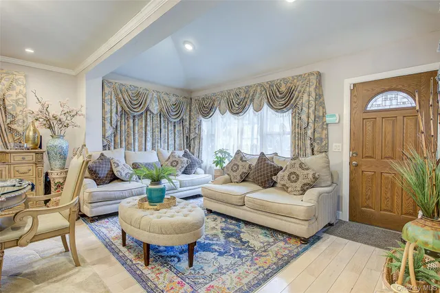 $799,000 | 191-34 114th Road | St. Albans