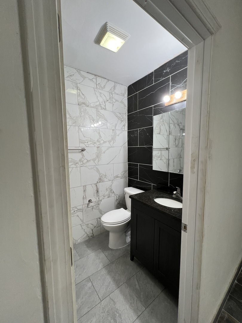 3008 West Flournoy Street, Unit 1 Chicago, IL 60612 - Photo 4 of 21