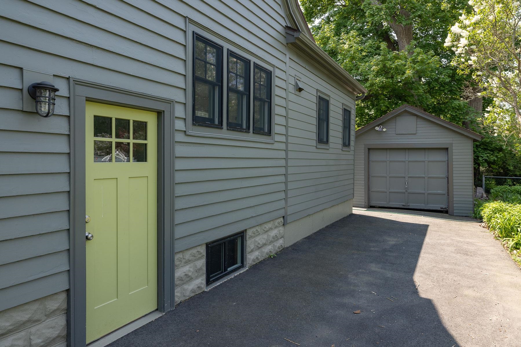 84 Thaxter Road Portsmouth, NH 03801 - Photo 4 of 37 Gallery Image 4