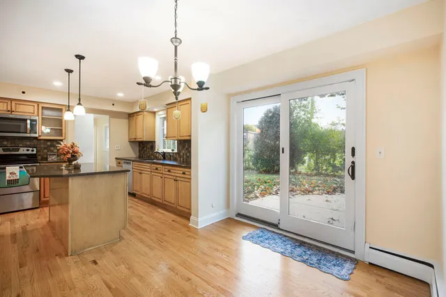 $619,900 | 2829 Briarwood Drive East, Mount Prospect, IL 60056