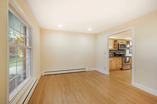 $619,900 | 2829 Briarwood Drive East, Mount Prospect, IL 60056