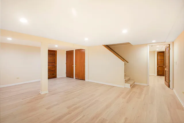 $619,900 | 2829 Briarwood Drive East, Mount Prospect, IL 60056