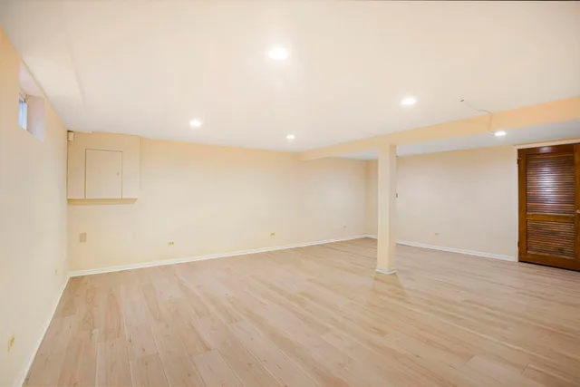 $619,900 | 2829 Briarwood Drive East, Mount Prospect, IL 60056