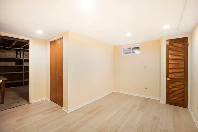 $619,900 | 2829 Briarwood Drive East, Mount Prospect, IL 60056