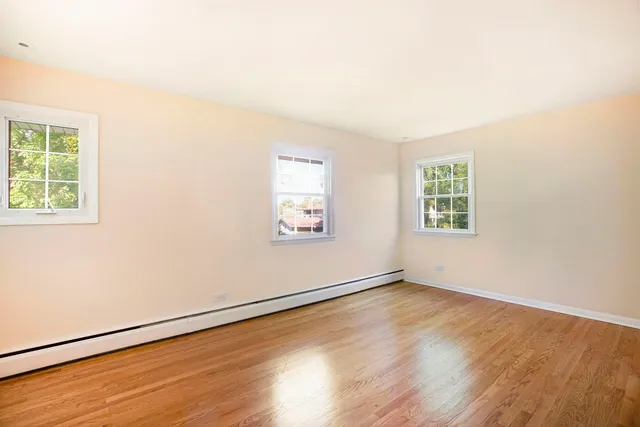 $619,900 | 2829 Briarwood Drive East, Mount Prospect, IL 60056