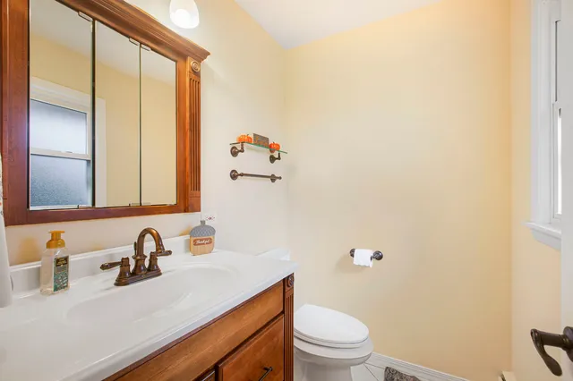 $619,900 | 2829 Briarwood Drive East, Mount Prospect, IL 60056