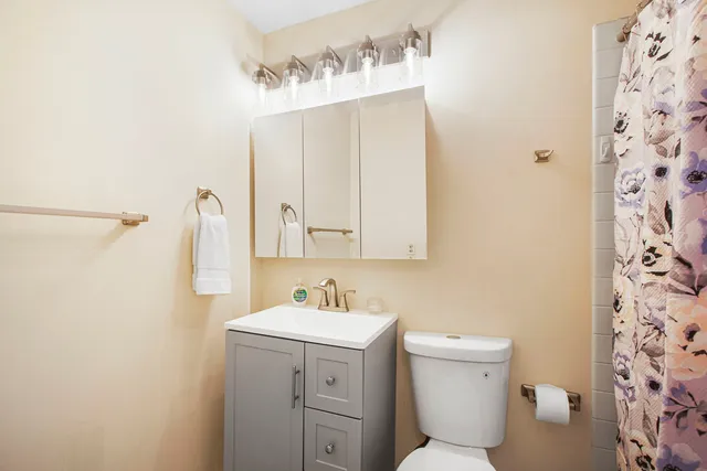 $619,900 | 2829 Briarwood Drive East, Mount Prospect, IL 60056