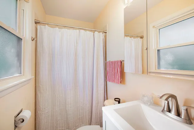 $619,900 | 2829 Briarwood Drive East, Mount Prospect, IL 60056