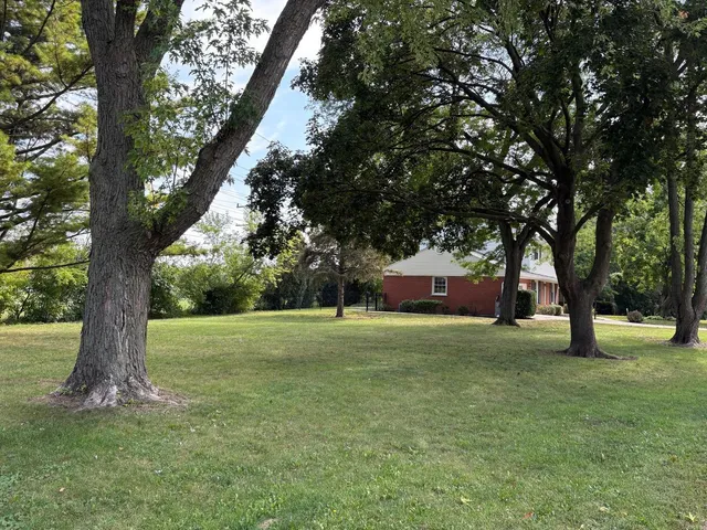 $619,900 | 2829 Briarwood Drive East, Mount Prospect, IL 60056