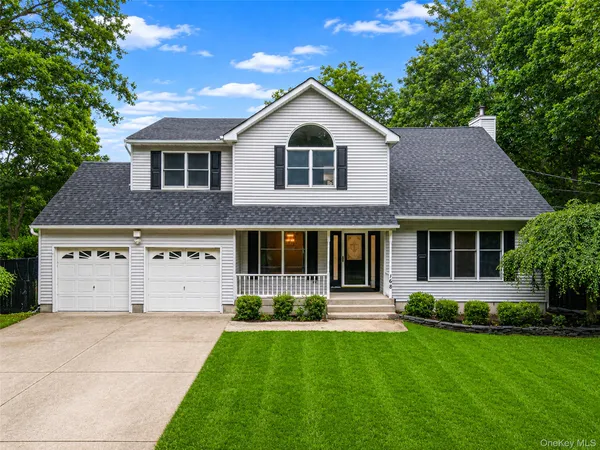 $750,000 | 168 Hickory Street, Port Jefferson Station, NY 11776