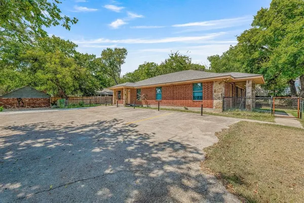 $425,000 | 490 South Graham Avenue, Stephenville, TX 76401