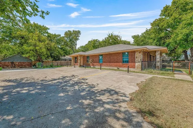 $449,000 | 490 South Graham Avenue, Stephenville, TX 76401