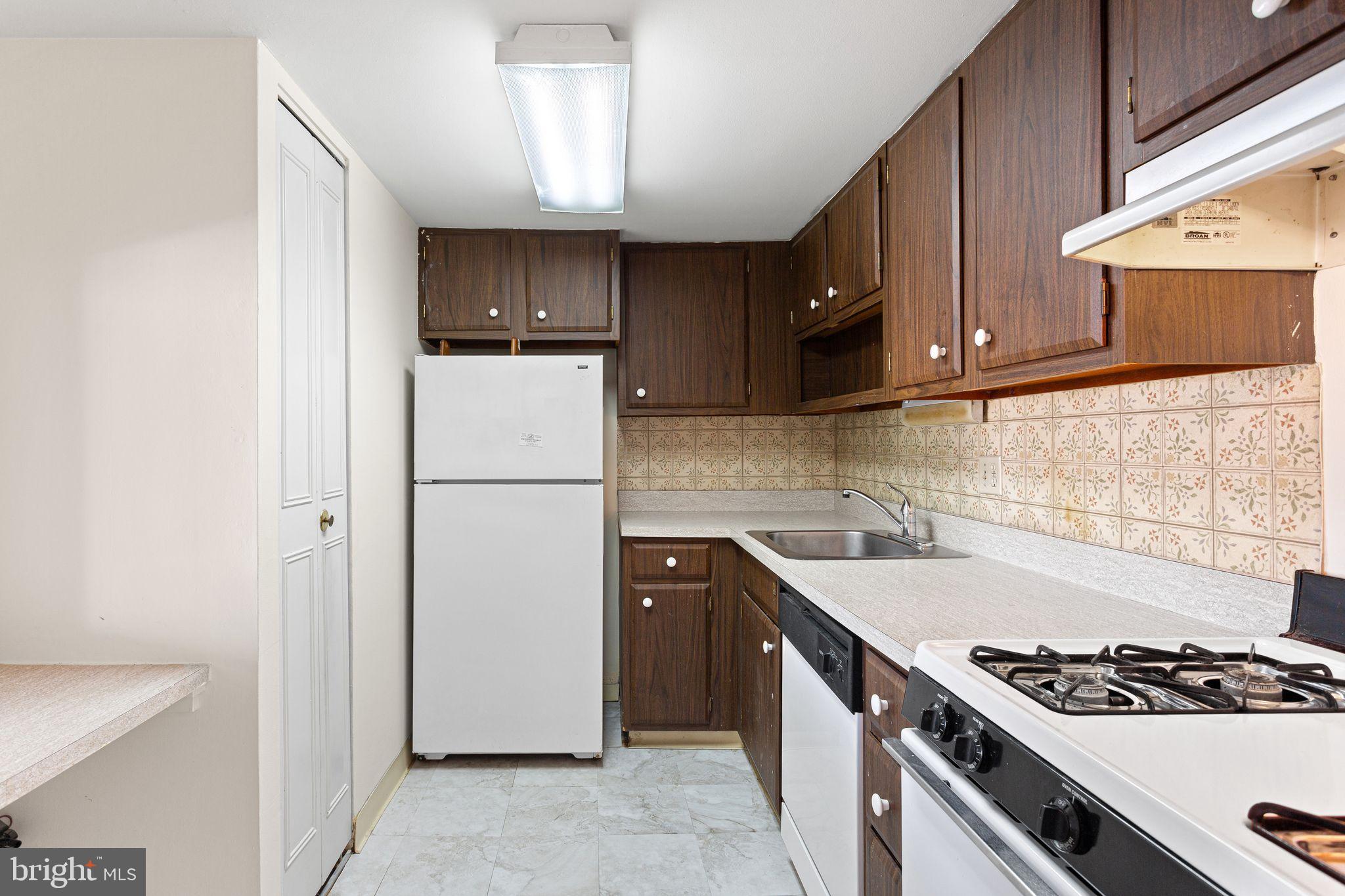 318 Old Forge Crossing, Unit 318 Devon, PA 19333 - Photo 7 of 19 Kitchen
