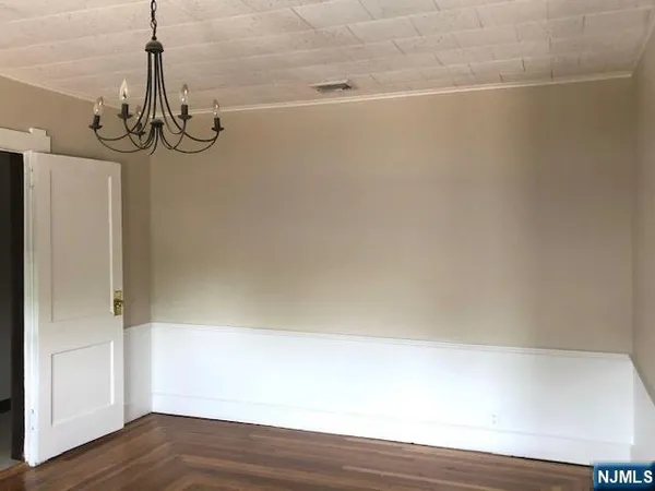 $2,100 | 636 Wyckoff Avenue, Wyckoff, NJ 07481