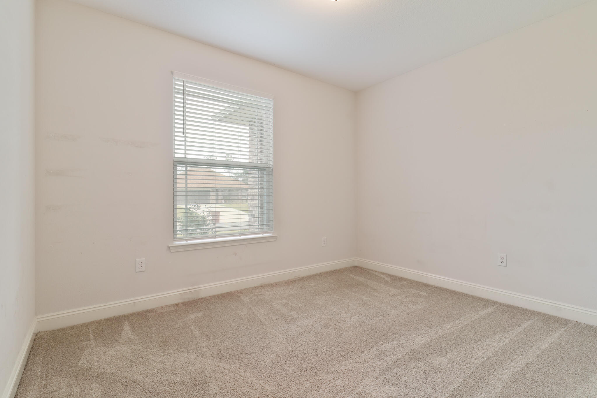9180 Tara Circle Milton, FL 32583 - Photo 30 of 56 an empty room with a window
