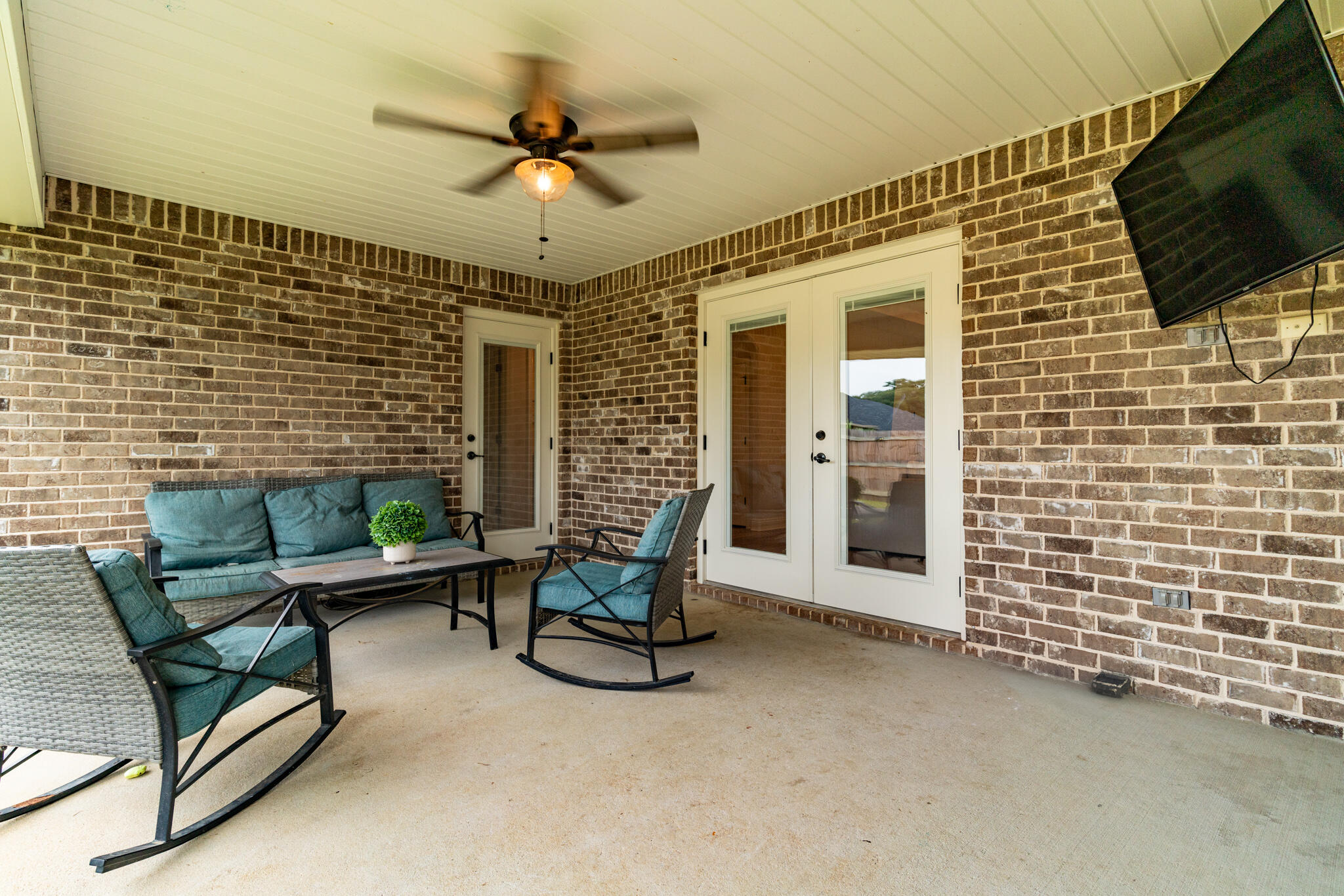 9180 Tara Circle Milton, FL 32583 - Photo 43 of 56 a view of livingroom with furniture and flat screen tv