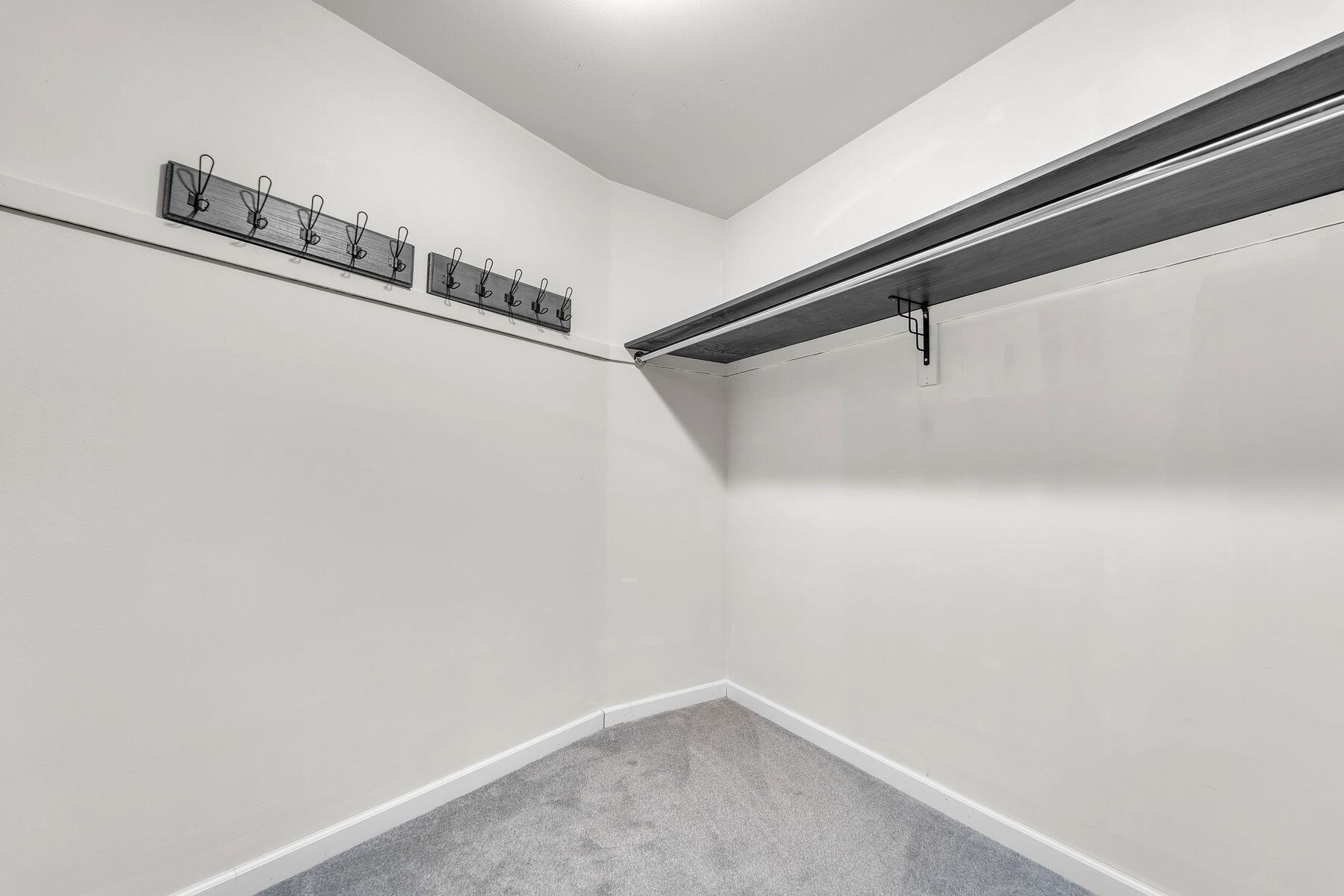 N64W35061 Rd J Oconomowoc, WI 53066 - Photo 16 of 36 Welk-in Closet