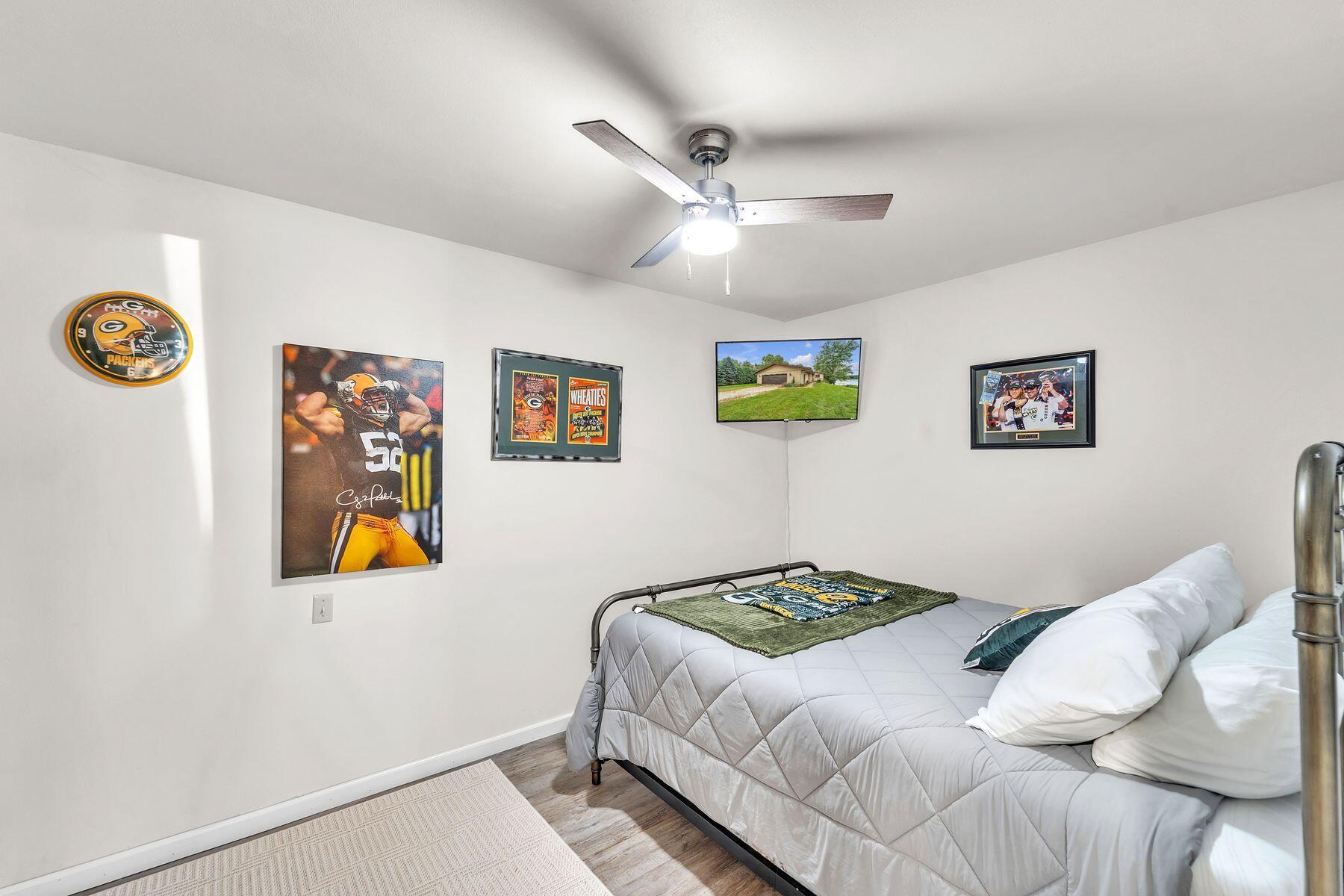 N64W35061 Rd J Oconomowoc, WI 53066 - Photo 19 of 36 Bedroom 3