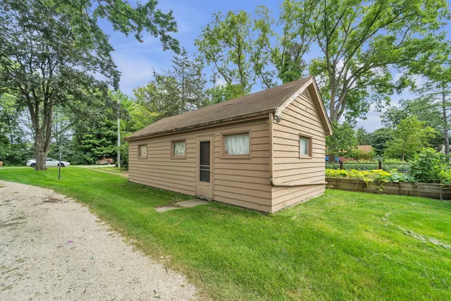 $6,000 | N64W35061 Rd J, Oconomowoc, WI 53066