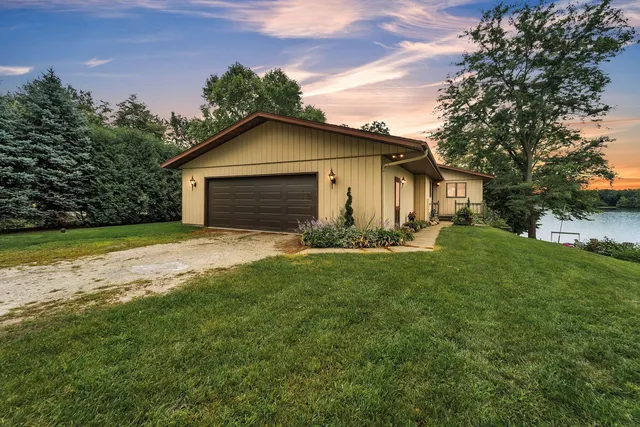 $6,000 | N64W35061 Rd J, Oconomowoc, WI 53066